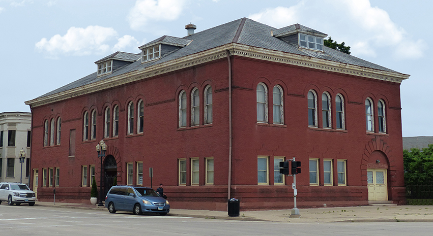 Established in 1886, the Peoria Women’s Club is the oldest club of its kind in the country.