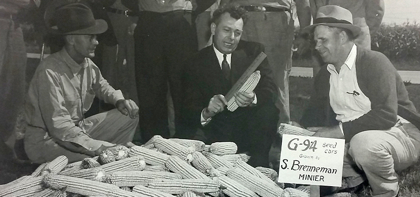 Archive photo of Ev Dirksen and other looking at ears of test corn